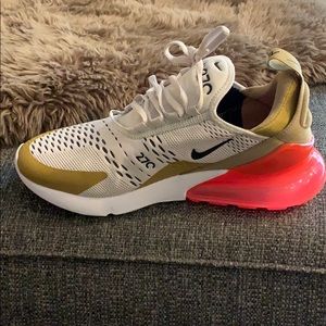 Nike AIR MAX 270